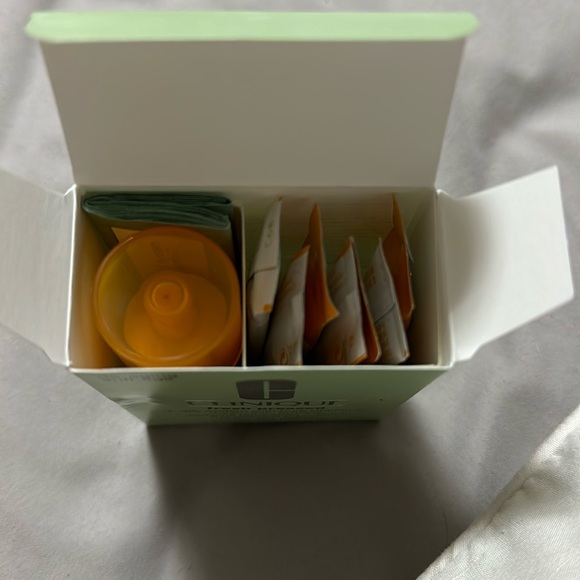 CLINIQUE FRESH PRESSED 7 DAYS SYSTEM WITH PURE VITAMIN C - Picture 5 of 7